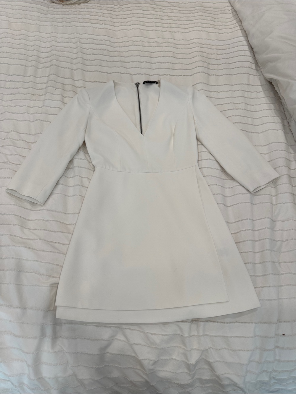 Alice + Olivia Elegant White V-Neck A-Line Dress